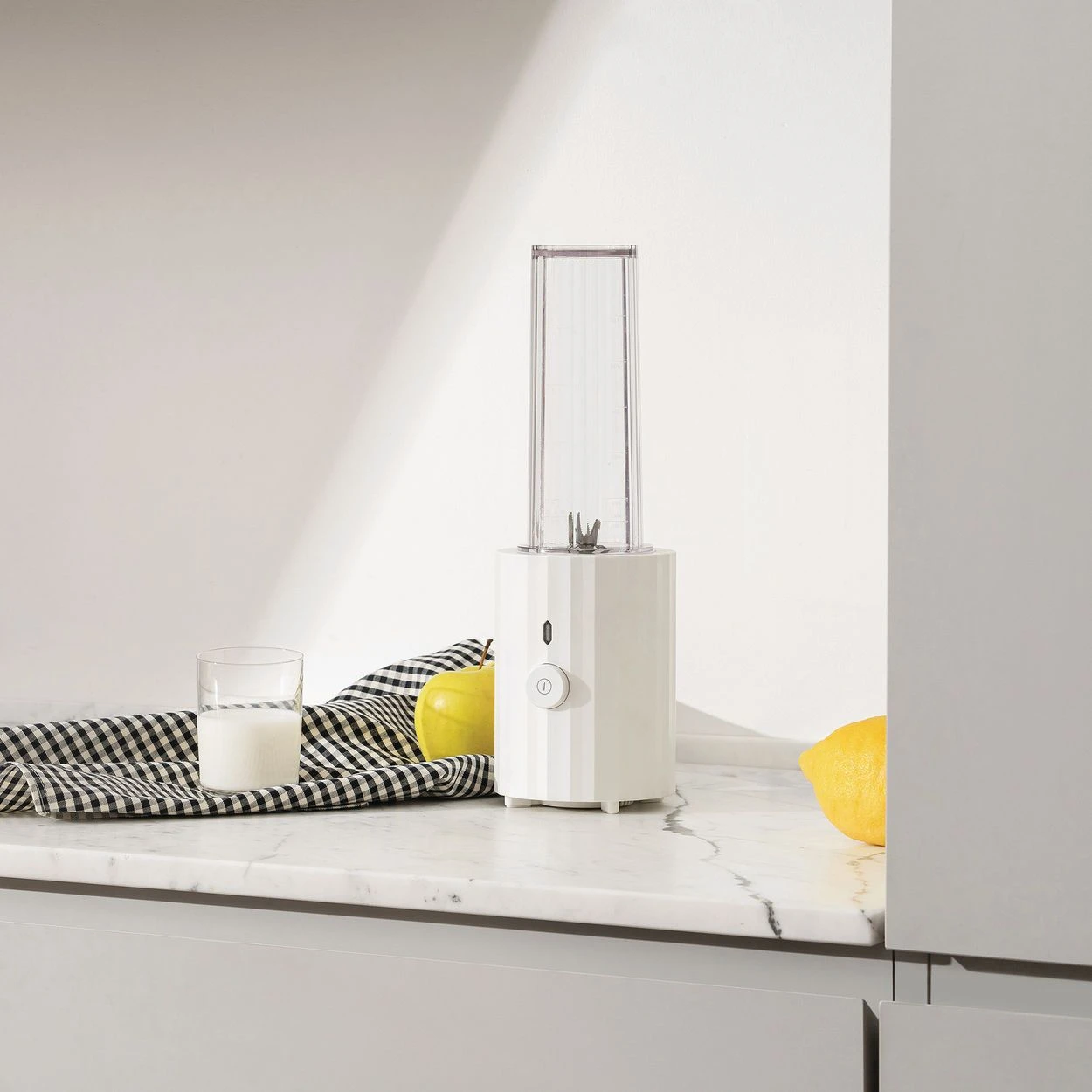 Alessi Smoothie Blender Plisse - Wit - 380 W - Door Michele De Lucchi - MDL17 W 2 Alessi Smoothie Blender Plisse - Wit - 380 W - Door Michele De Lucchi - MDL17 W - Afbeelding 2