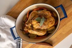 Saveur Selects Braadpan Ovaal Voyage - Classic Blue - ø 30 Cm - Geëmailleerde Anti-aanbaklaag -Alessi Verkoopwinkel 1 4 16 scaled 1