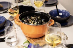 Cosy & Trendy Mosselpan - Oranje - ø 18 Cm / 2.8 Liter 9 Cosy & Trendy Mosselpan - Oranje - ø 18 Cm / 2.8 Liter -Alessi Verkoopwinkel 10 Mosselen Anovi 10