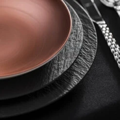 Villeroy & Boch Pizzabord Manufacture Rock - Zwart - ø 31.5 Cm 6 Villeroy & Boch Pizzabord Manufacture Rock - Zwart - ø 31.5 Cm -Alessi Verkoopwinkel 1042392590 on usp d 1