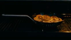 Saveur Selects Pannenset - Carbon Steel (Wokpan ø 35 Cm + Koekenpan ø 30 Cm) - Inductie En Alle Andere Warmtebronnen 15 Saveur Selects Pannenset - Carbon Steel (Wokpan ø 35 Cm + Koekenpan ø 30 Cm) - Inductie En Alle Andere Warmtebronnen -Alessi Verkoopwinkel 1200x675 2