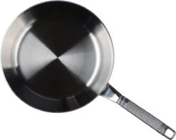 Saveur Selects Koekenpan Voyage - Tri-Ply RVS - ø 25 Cm - Zonder Anti-aanbaklaag 5 Saveur Selects Koekenpan Voyage - Tri-Ply RVS - ø 25 Cm - Zonder Anti-aanbaklaag -Alessi Verkoopwinkel 1200x959 1