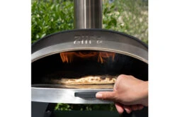 ZiiPa Pizza Oven Piana - Houtgestookt - Met Thermometer - Leisteen - Voor ø 30 Cm Pizza's - Roterende Pizzasteen 12 ZiiPa Pizza Oven Piana - Houtgestookt - Met Thermometer - Leisteen - Voor ø 30 Cm Pizza's - Roterende Pizzasteen -Alessi Verkoopwinkel 159601
