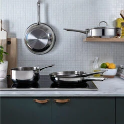 BK Hapjespan Met Deksel - Bright RVS - ø 28 Cm - Zonder Anti-aanbaklaag 9 BK Hapjespan Met Deksel - Bright RVS - ø 28 Cm - Zonder Anti-aanbaklaag -Alessi Verkoopwinkel 23f28ce08a675f8207040ca3b1b15cd04406522d BK Bri SauteP 1pc CC005749 001 Collection