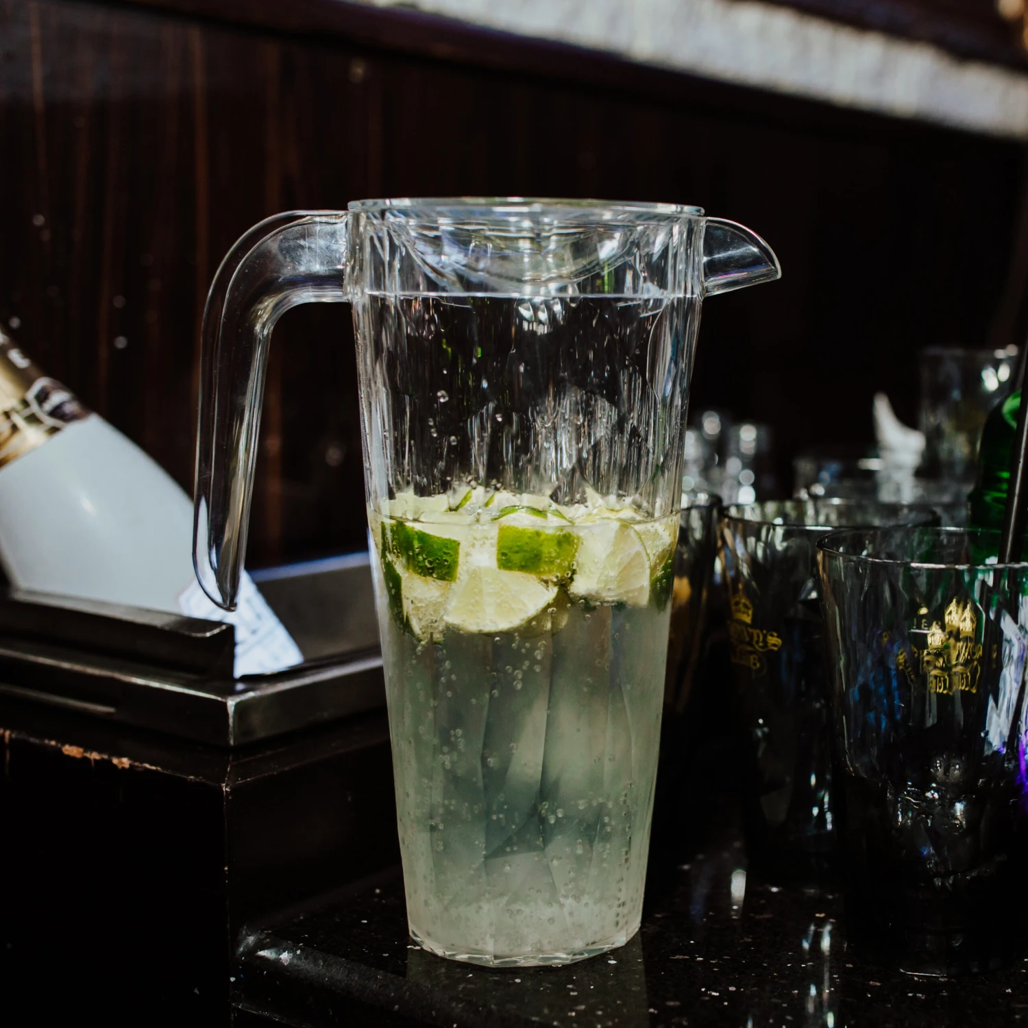 Koziol Schenkkan / Karaf - Onbreekbaar Superglas - Transparant Kunststof 1.5 Liter 3 Koziol Schenkkan / Karaf - Onbreekbaar Superglas - Transparant Kunststof 1.5 Liter - Afbeelding 3