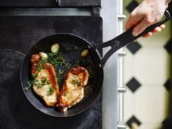 BK Koekenpan Black Steel - ø 28 Cm - Zonder Anti-aanbaklaag 13 BK Koekenpan Black Steel - ø 28 Cm - Zonder Anti-aanbaklaag -Alessi Verkoopwinkel 3a0edf7e9fc57021e9247b0896c9f94040984ce9 BlackSteel 05 11 b93106 1