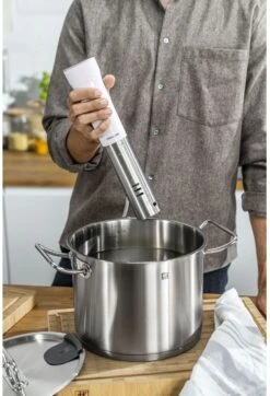 Zwilling Sous Vide Stick Enfinigy - Nauwkeurige Temperatuurinstelling - IPX7 Waterproof - Zwart 21 Zwilling Sous Vide Stick Enfinigy - Nauwkeurige Temperatuurinstelling - IPX7 Waterproof - Zwart -Alessi Verkoopwinkel 4009839546716 8