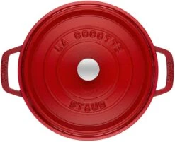 Staub Braadpan / Cocotte - Kersenrood - ø 22 Cm / 2.6 Liter 10 Staub Braadpan / Cocotte - Kersenrood - ø 22 Cm / 2.6 Liter -Alessi Verkoopwinkel 40509 814 0 2 1