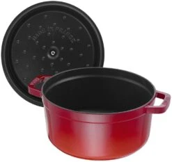 Staub Braadpan / Cocotte - Kersenrood - ø 22 Cm / 2.6 Liter 12 Staub Braadpan / Cocotte - Kersenrood - ø 22 Cm / 2.6 Liter -Alessi Verkoopwinkel 40509 814 0 5 1