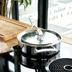 Demeyere Hapjespan Industry 5 - ø 24 Cm / 2.8 Liter + Deksel 8 Demeyere Hapjespan Industry 5 - ø 24 Cm / 2.8 Liter + Deksel -Alessi Verkoopwinkel 40850 681 0 Lifestyle Image Product OS 750x750 1 1