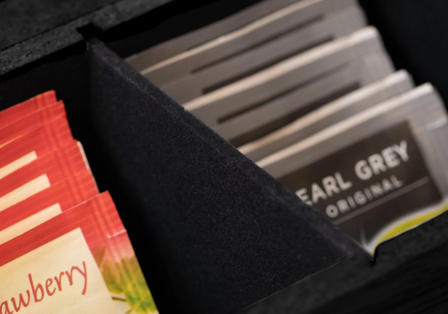 Sakura Tea Theedoos - Zwart - 6-vaks - Met Fluweel - 43 X 9 Cm 5 Sakura Tea Theedoos - Zwart - 6-vaks - Met Fluweel - 43 X 9 Cm - Afbeelding 5