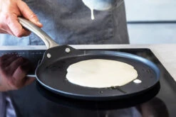 MasterClass Pannenkoekenpan - ø 24 Cm - Standaard Anti-aanbaklaag 7 MasterClass Pannenkoekenpan - ø 24 Cm - Standaard Anti-aanbaklaag -Alessi Verkoopwinkel 5028250519054 2