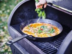 BK Koekenpan Black Steel - ø 28 Cm - Zonder Anti-aanbaklaag 14 BK Koekenpan Black Steel - ø 28 Cm - Zonder Anti-aanbaklaag -Alessi Verkoopwinkel 63b61f80f08e843f27d7571b3fc6df03c118578d BlackSteel 12 11 B93816 1