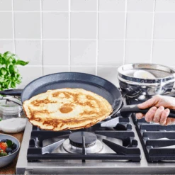 GreenPan Pannenkoekenpan Essentials - Zwart - ø 24 Cm - Keramische Anti-aanbaklaag 6 GreenPan Pannenkoekenpan Essentials - Zwart - ø 24 Cm - Keramische Anti-aanbaklaag -Alessi Verkoopwinkel 667b28b228ec1bc1005fc3d1a08875dcfcdbfa72 GP ESS BA Bd Pancakepan Large NS Lifestyle a 1