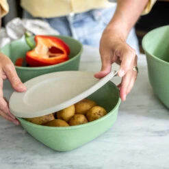 Koziol Vershoudbakje Connect Groen 21 X 21 X 7 Cm / 1.3 Liter -Alessi Verkoopwinkel 7275 connect box 703 2 os1