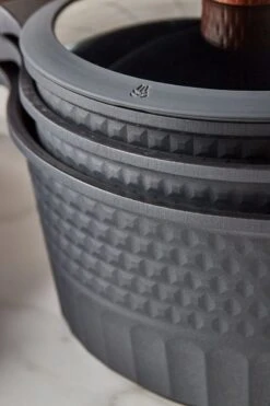 Resto Kitchenware Pannenset - 13 Delige Set - Inductie En Alle Andere Warmtebronnen 8 Resto Kitchenware Pannenset - 13 Delige Set - Inductie En Alle Andere Warmtebronnen -Alessi Verkoopwinkel 799x1200 1