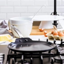 GreenPan Pannenkoekenpan Copenhagen - Zwart - ø 28 Cm - Keramische Anti-aanbaklaag 6 GreenPan Pannenkoekenpan Copenhagen - Zwart - ø 28 Cm - Keramische Anti-aanbaklaag -Alessi Verkoopwinkel 7f25fdc89fa44bbd4040a8ad18023cc6a9184474 2 Cop PancakeP 28cm CC003112 001 ProduLife5B15D