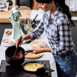 KitchenAid Steelpan Classic Forged - ø 16 Cm / 1.5 Liter - Keramische Anti-aanbaklaag 7 KitchenAid Steelpan Classic Forged - ø 16 Cm / 1.5 Liter - Keramische Anti-aanbaklaag -Alessi Verkoopwinkel 813CAuPQxL. AC SL1500