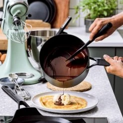 KitchenAid Steelpan Classic Forged - ø 16 Cm / 1.5 Liter - Keramische Anti-aanbaklaag 6 KitchenAid Steelpan Classic Forged - ø 16 Cm / 1.5 Liter - Keramische Anti-aanbaklaag -Alessi Verkoopwinkel 81QE255Mf6L. AC SL1500