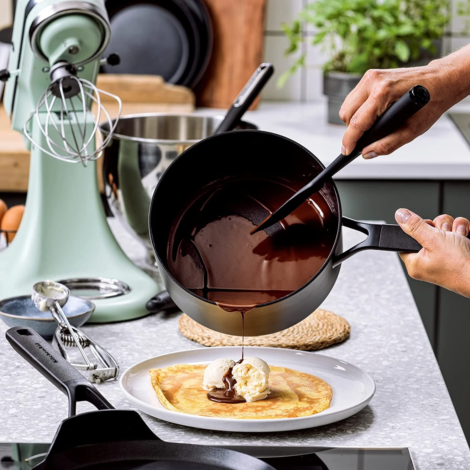 KitchenAid Steelpan Classic Forged - ø 16 Cm / 1.5 Liter - Keramische Anti-aanbaklaag 3 KitchenAid Steelpan Classic Forged - ø 16 Cm / 1.5 Liter - Keramische Anti-aanbaklaag - Afbeelding 3