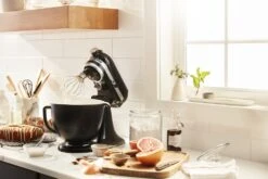 KitchenAid Keukenmachine Artisan - Kantelbare Kop - Onyx Zwart - 4.8 Liter - 5KSM175PSEOB 7 KitchenAid Keukenmachine Artisan - Kantelbare Kop - Onyx Zwart - 4.8 Liter - 5KSM175PSEOB -Alessi Verkoopwinkel 8597015010205B15D 3