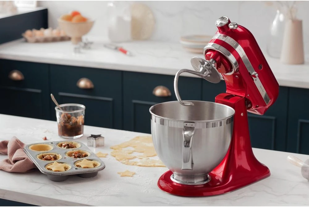 KitchenAid Keukenmachine Artisan - Kantelbare Kop - Appelrood - 4.8 Liter - 5KSM175PSEAC 5 KitchenAid Keukenmachine Artisan - Kantelbare Kop - Appelrood - 4.8 Liter - 5KSM175PSEAC - Afbeelding 5
