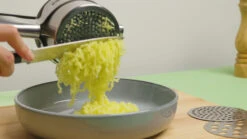 Sareva Pureeknijper / Aardappelpers - RVS - ø 10 Cm 5 Sareva Pureeknijper / Aardappelpers - RVS - ø 10 Cm -Alessi Verkoopwinkel 8720364454593 1 1