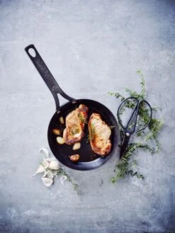 BK Koekenpan Black Steel - ø 28 Cm - Zonder Anti-aanbaklaag 10 BK Koekenpan Black Steel - ø 28 Cm - Zonder Anti-aanbaklaag -Alessi Verkoopwinkel 888eaa5860e990e4de3469dba80f7d1b4a41f656 Black steel frypan S2 1