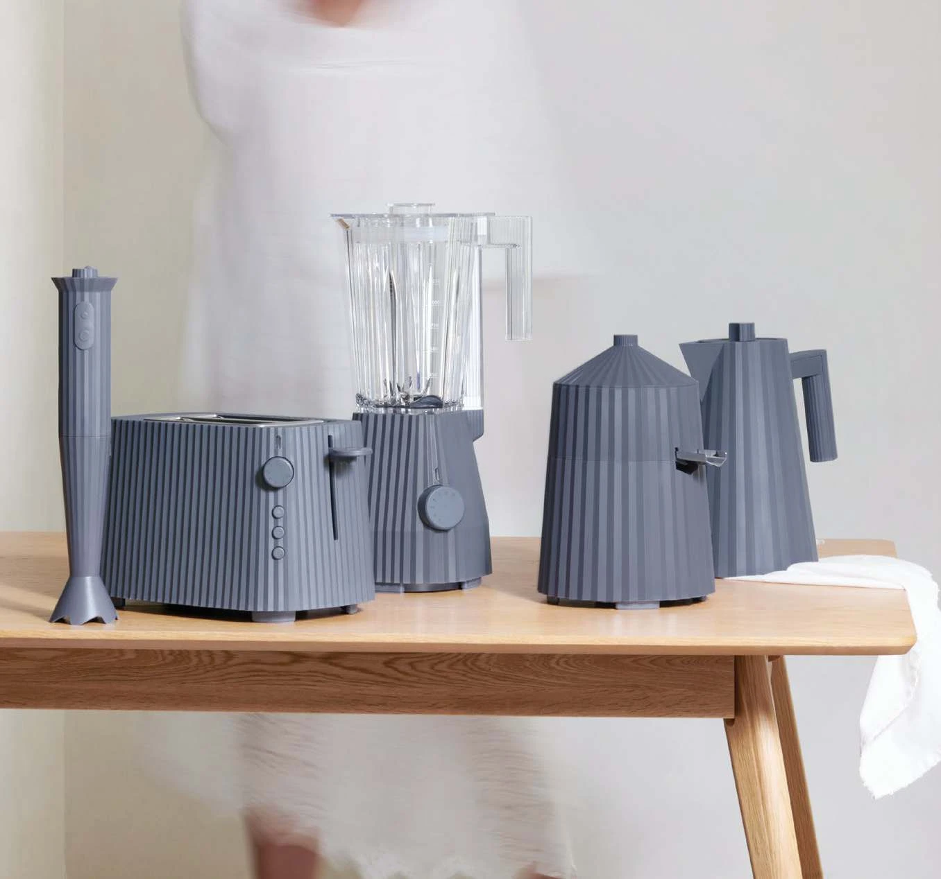 Alessi Tostiklemmen Voor Broodrooster Plissé - Grijs - Michele De Lucchi - MDL08RA G 2 Alessi Tostiklemmen Voor Broodrooster Plissé - Grijs - Michele De Lucchi - MDL08RA G - Afbeelding 2