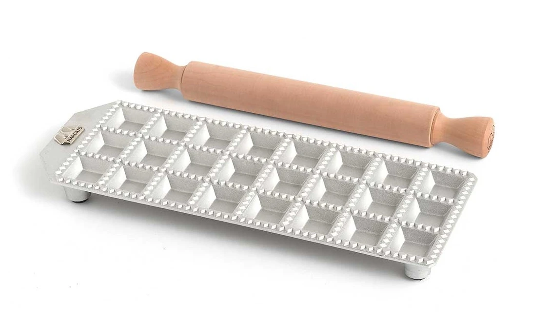 Marcato Ravioli Maker Met Deegroller - 24 Vaks - 5 X 5 Cm 1 Marcato Ravioli Maker Met Deegroller - 24 Vaks - 5 X 5 Cm
