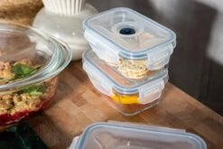 Sareva Vacuum Ovenschalen / Vershoudbakjes - Hittebestendig Glas - 3 Delige Set / 970 Ml + 1.7 Ltr 8 Sareva Vacuum Ovenschalen / Vershoudbakjes - Hittebestendig Glas - 3 Delige Set / 970 Ml + 1.7 Ltr -Alessi Verkoopwinkel Crumble in ovenschaal en vershoudbakjes 4 2