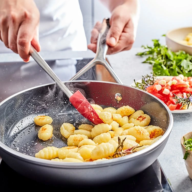 Demeyere Koekenpan Alu Plus 3 - Ceraforce - ø 30 Cm - Keramische Anti-aanbaklaag 2 Demeyere Koekenpan Alu Plus 3 - Ceraforce - ø 30 Cm - Keramische Anti-aanbaklaag - Afbeelding 2