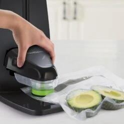 FoodSaver Fresh Hersluitbare Vacumeerzakken 950 Ml - 26 Stuks 6 FoodSaver Fresh Hersluitbare Vacumeerzakken 950 Ml - 26 Stuks -Alessi Verkoopwinkel FFS010LifestyleZipperBags2 5d0cdb8a765229.91958844