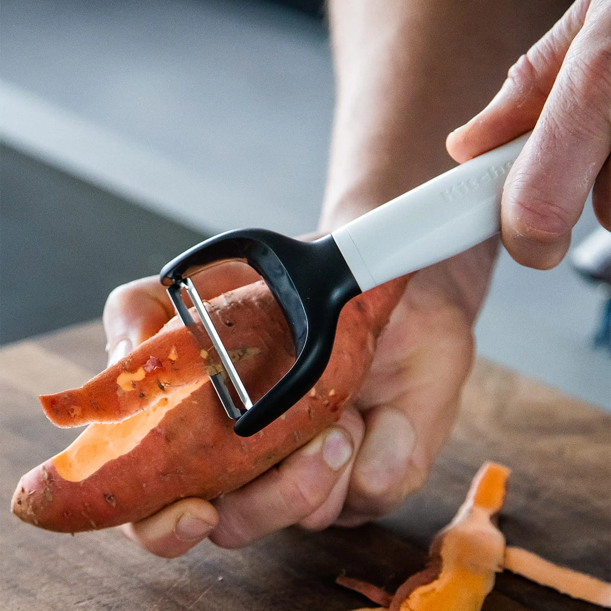 KitchenAid Dunschiller Classic 18 Cm - White 4 KitchenAid Dunschiller Classic 18 Cm - White - Afbeelding 4