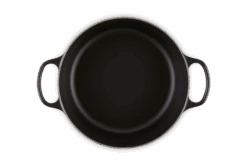 Le Creuset Braadpan Signature - Mat Zwart - ø 24 Cm / 4.2 Liter 8 Le Creuset Braadpan Signature - Mat Zwart - ø 24 Cm / 4.2 Liter -Alessi Verkoopwinkel LC 20191105 HL PS FS 21177280000430 0055B15D