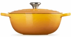 Le Creuset Braadpan Signature - Marmite - Nectar - ø 26 Cm / 4.1 Liter 7 Le Creuset Braadpan Signature - Marmite - Nectar - ø 26 Cm / 4.1 Liter -Alessi Verkoopwinkel LC 20220721 HL PS FS 21114266724430 003