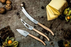 Laguiole Style De Vie Kaasmessen / Kaasmessenset Luxury Line Eikenhout Stonewash - 3 Stuks 13 Laguiole Style De Vie Kaasmessen / Kaasmessenset Luxury Line Eikenhout Stonewash - 3 Stuks -Alessi Verkoopwinkel LuxKaasV2EikStone 4