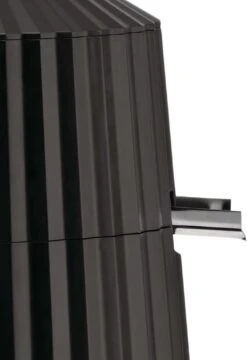 Alessi Citruspers Plissé - Elektrisch - Zwart - Michele De Lucchi - MDL07 B 8 Alessi Citruspers Plissé - Elektrisch - Zwart - Michele De Lucchi - MDL07 B -Alessi Verkoopwinkel MDL07 B 03 A4 3500pxl