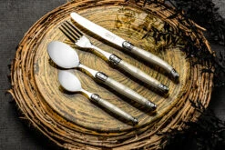 Laguiole Style De Vie Bestekset Premium Line - Parelmoer - 24 Delig / 6 Personen 5 Laguiole Style De Vie Bestekset Premium Line - Parelmoer - 24 Delig / 6 Personen -Alessi Verkoopwinkel PrCouvParel 2