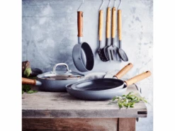 GreenPan Pannenset Met Keukenhulpjes Mayflower Pro - 4 Delige Set 17 GreenPan Pannenset Met Keukenhulpjes Mayflower Pro - 4 Delige Set -Alessi Verkoopwinkel Productafbeeldingen CL 2023 03 08T145041.600