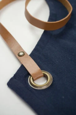 KOOK Keukenschort Recycled Donkerblauw 90 X 70 Cm 6 KOOK Keukenschort Recycled Donkerblauw 90 X 70 Cm -Alessi Verkoopwinkel R21.095