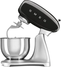 SMEG Keukenmachine - 800 W - Zwart - 4.8 Liter - SMF02BLEU 7 SMEG Keukenmachine - 800 W - Zwart - 4.8 Liter - SMF02BLEU -Alessi Verkoopwinkel SMF02BLEU 4