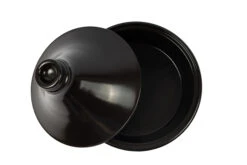 Cookinglife Tajine Regas - Aardewerk - Zwart - ø 32 Cm / 3 Liter 9 Cookinglife Tajine Regas - Aardewerk - Zwart - ø 32 Cm / 3 Liter -Alessi Verkoopwinkel Tajine zwart open