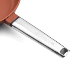 Westinghouse Wokpan Performance - Rebel Red - ø 28 Cm - Standaard Anti-aanbaklaag 22 Westinghouse Wokpan Performance - Rebel Red - ø 28 Cm - Standaard Anti-aanbaklaag -Alessi Verkoopwinkel WCCW0095028OR 9