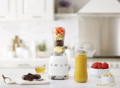 SMEG Smoothie Blender - Compact - Wit - 600 Ml - PBF01WHEU 9 SMEG Smoothie Blender - Compact - Wit - 600 Ml - PBF01WHEU -Alessi Verkoopwinkel WEB PBF01WHEU L01.jpg