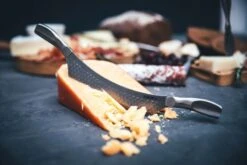 Boska Kaasmes Comté Monaco+ 7 Boska Kaasmes Comté Monaco+ -Alessi Verkoopwinkel Web IMG 5830 d8664096 e67c 4a7d b00a 34b7994cf186 2400x5B15D