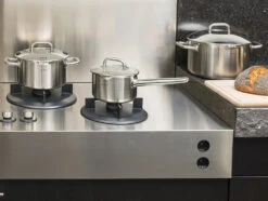 Sola Kookpan Met Deksel Zuma - ø 24 Cm / 5.5 Liter -Alessi Verkoopwinkel Zuma 5 delig website