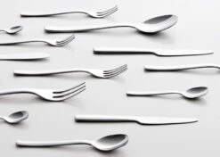 Alessi Dessertmes Ovale - REB09/6 - Door Ronan & Erwan Bouroullec 5 Alessi Dessertmes Ovale - REB09/6 - Door Ronan & Erwan Bouroullec -Alessi Verkoopwinkel dezeen Ovale cutlery by Ronan and Erwan Bouroullec for Alessi 12 1