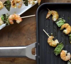 Valira Grillpan Aire Basics - Zwart - 28 X 28 Cm 7 Valira Grillpan Aire Basics - Zwart - 28 X 28 Cm -Alessi Verkoopwinkel grillpansfeerfoto2 1 1