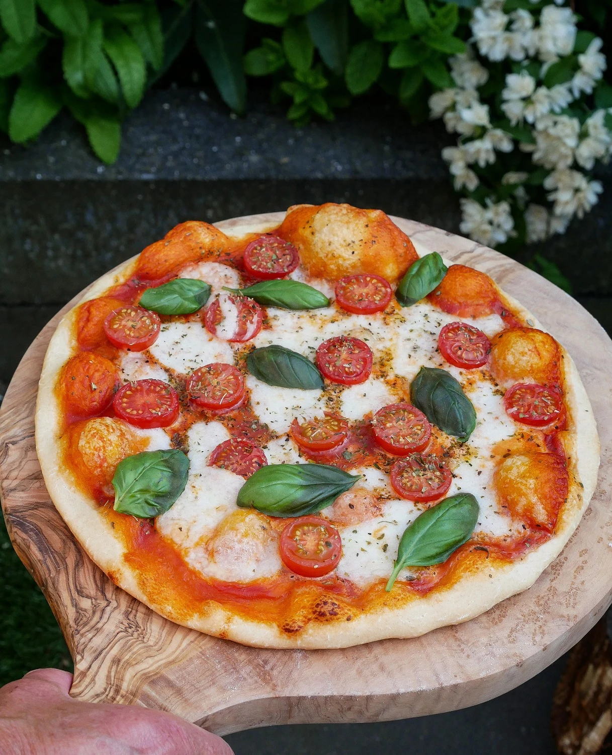 Jay Hill Serveerplank / Pizzaplank Tunea - Olijfhout - ø 30 Cm 2 Jay Hill Serveerplank / Pizzaplank Tunea - Olijfhout - ø 30 Cm - Afbeelding 2